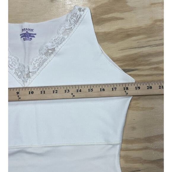 Spanx Hide and Sleek Size XL Cream V Neck Lace Camisole Cami Tank Top Shapewear - Picture 6 of 8